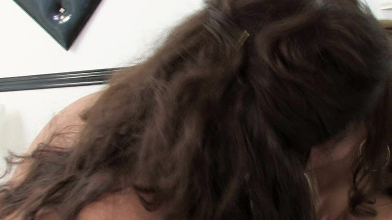 Injoy X: Amanda ANd Kathlene se lèche sa chatte rasée