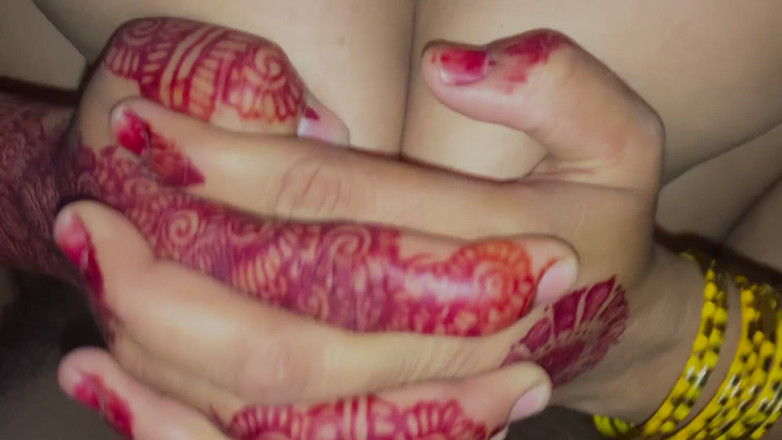 Desicuple: Desi Indian Bhabhi Bobs Fucking in Private Room