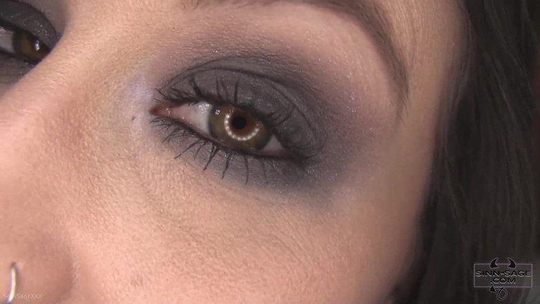 Sinn Sage: Guarda Nei Miei Occhi Con Sinn Sage