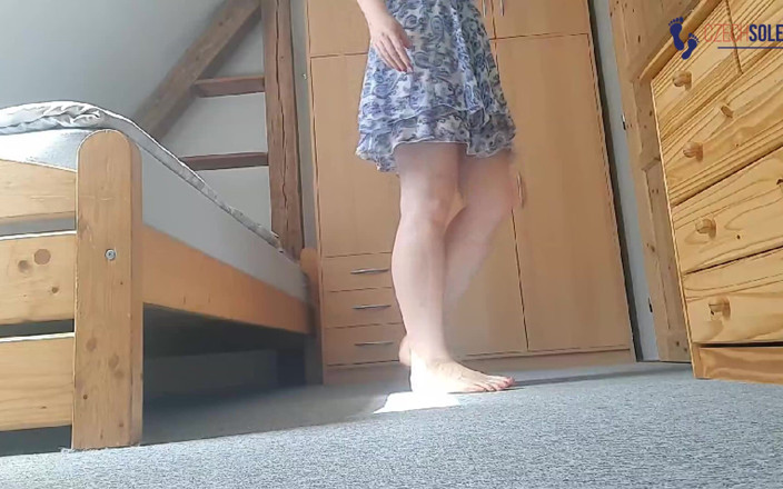 Czech Soles - foot fetish content: Domácí amatérské rychlé škádlení nohou