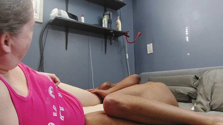 Beatniq: Une BBW blanche sexy suce et se fait baiser par...