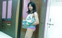 Cute & Nude Crossdresser: प्यारी बहिन क्रॉसड्रेसर फेमबॉय स्वीट लॉलीपॉप, मूतना, पीना, और नहाना