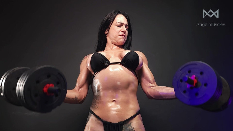 Angelmuscles: Dia tidak bertanding. Dia Mendominasi
