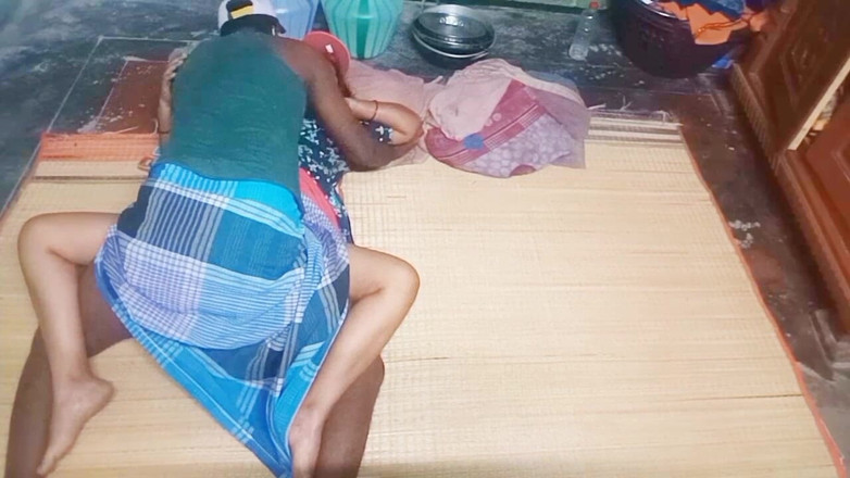 Priyanka314: Mama vitregă indiană vitregă se cu degetul dimineața