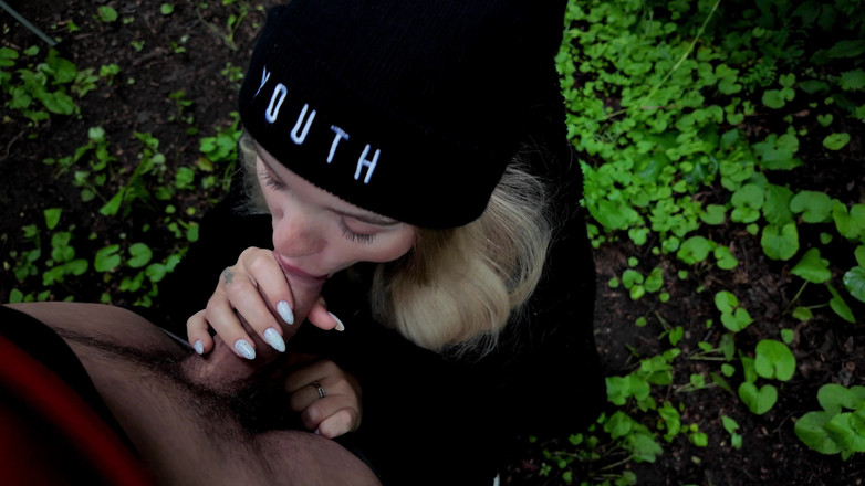 xKeryB: Binmeyi seviyorum - sikişmeyi seviyorum! Üvey kız kardeşini ormanda sikiyor bakış açısı