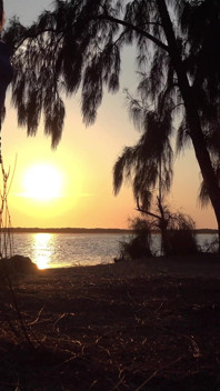 Privada ilha fode ao pôr do sol