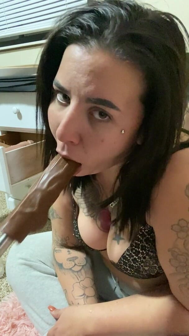 MzKiTTy91: Pawg milf gives sloppy blow job on bbc dildo