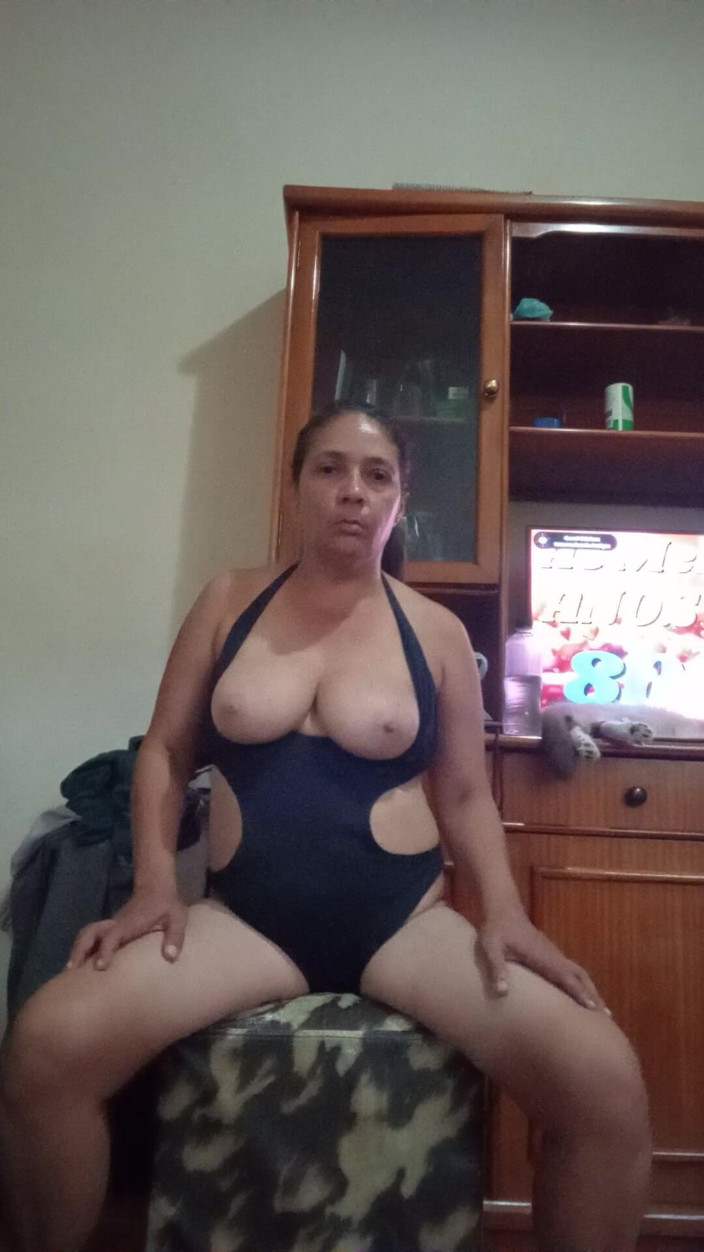 Vivi Barbieri: Cumming in the Chair