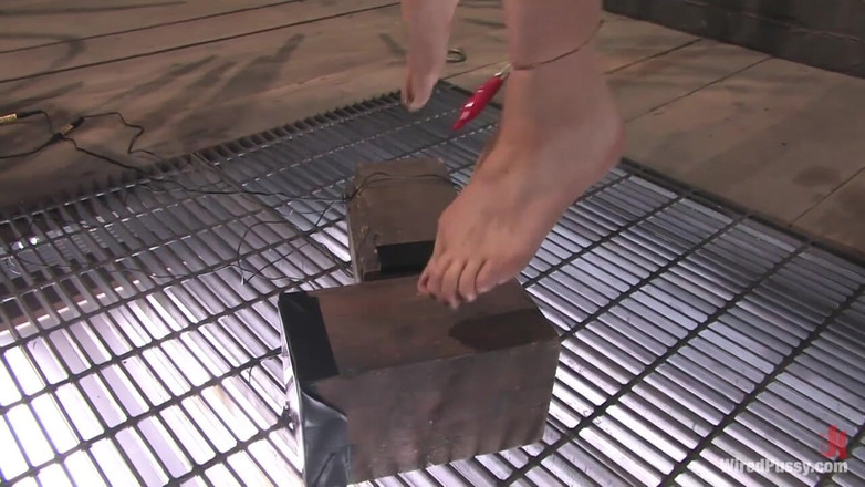 Wired Pussy by Kink: Шлюха