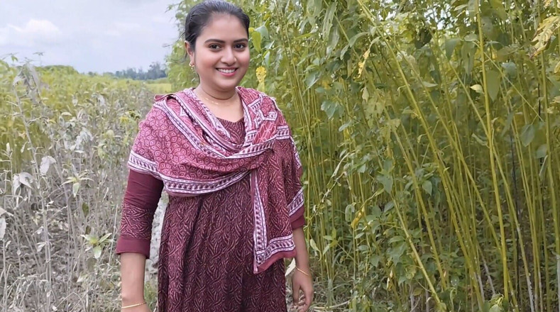 Your-Eshita: Video of Fucking a Beautiful Desi Girl While Eating Jute