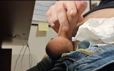 Jordance: Uomo grande cazzo si masturba sulla scrivania, grande palla e...