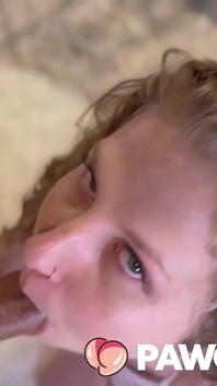 Pawg Ivy Andrews yabancıyla sikişmeden önce götünü zıplatıyor