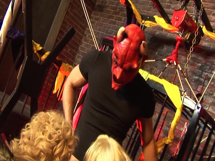 DARVASEX: 最热辣的精灵场景-4_big奶子金发女郎享受她们被干的菊花和奶子上的射精