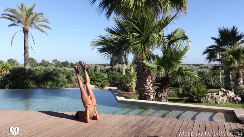 Melena Tara: Usa Bikini Perfect Masturbation
