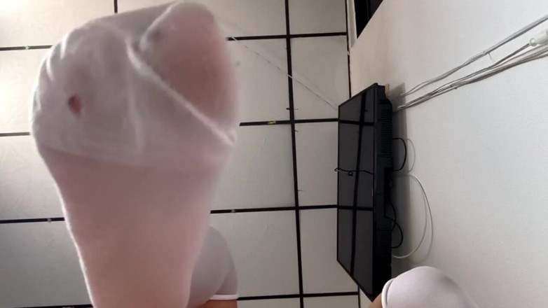 Isabel: Giant Humiliates Tiny Man with His Feet and Stockings