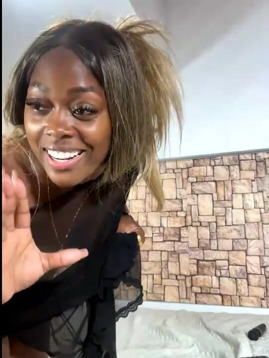 Lily Baudinx: Jack off off to My Phenomenal Ass, avsnitt 1111