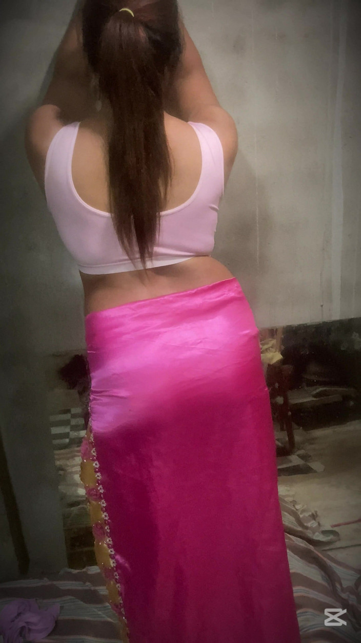 Tiyana: Sexy manželka třese zadek a manžel nahrává