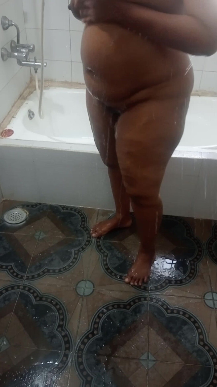 Tamil lesbian: ホットバス
