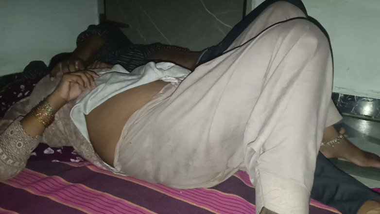 Bhabhi UP: การเรียกแม่เลี้ยงของกูเป็นอย่างมาก
