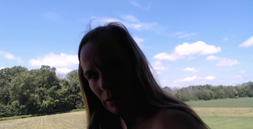 KimitheMilfMommy: Ik ben nog niet klaar voor de winter. Bevrucht me...