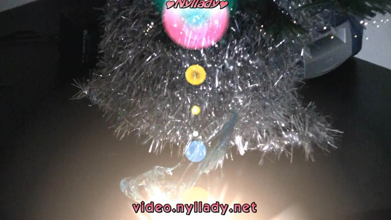 Nyllady: Nohy s hadicemi si hrají s botou