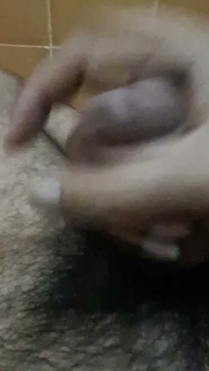 IndBoyCum: 2ª vez gozada no banheiro