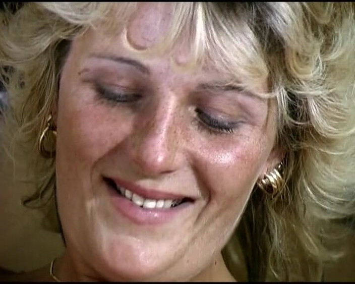 German Homemade: 서로 핑거링하는 독일의 금발 여성