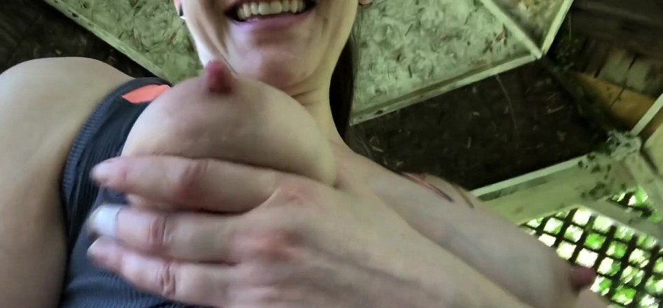 AdalynnX: Мої цицьки сьогодні такі повні молока! Спрагу?