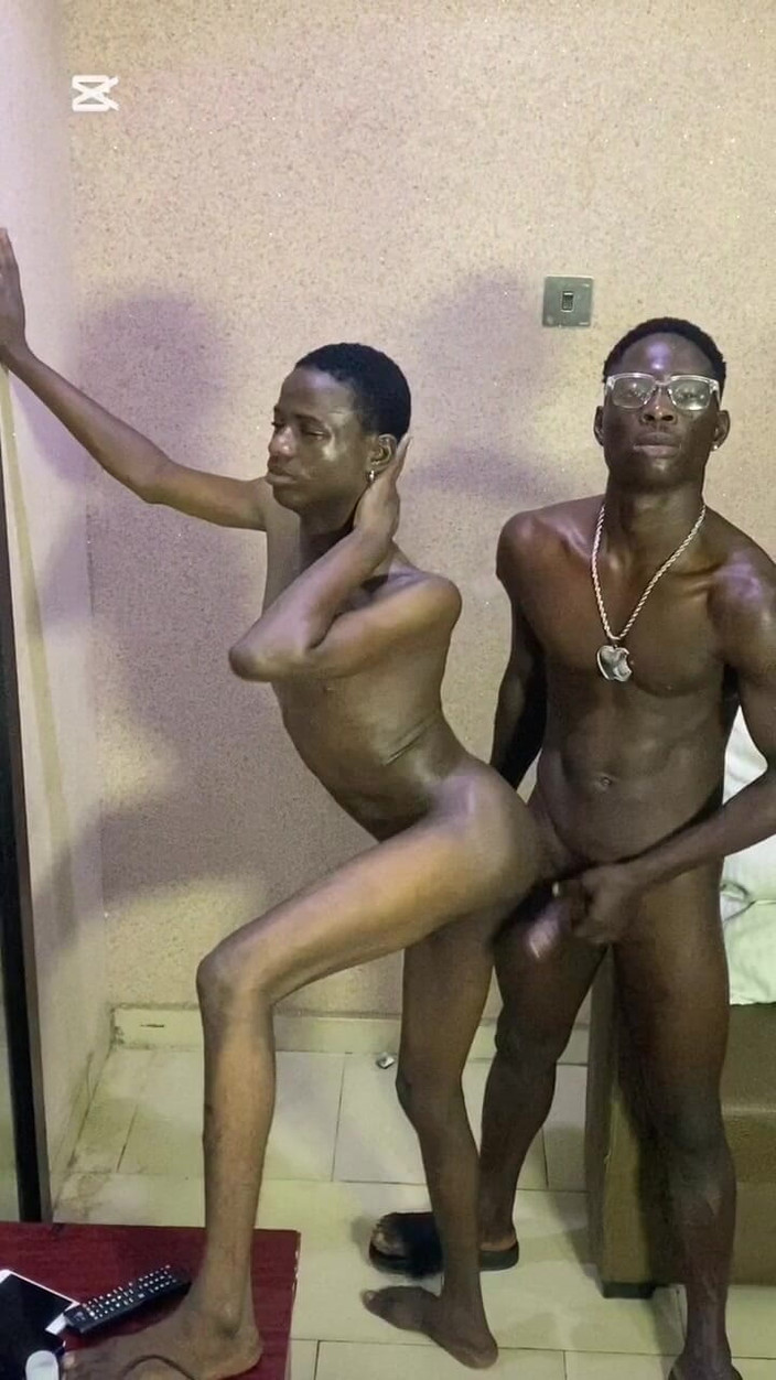 Big_brown: なんだって、スイートボーイと俺が彼のチンコにクリームを塗ったんだ