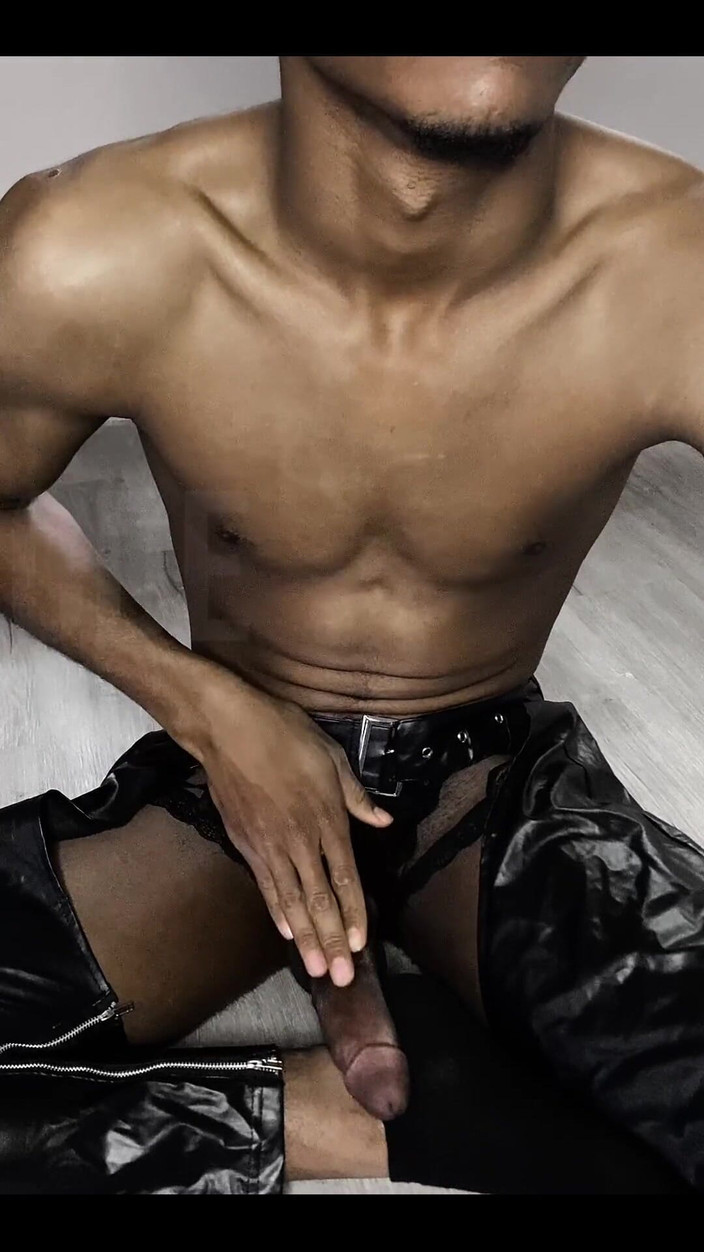 Boy Wonder: 이 두꺼운 흑인 자지를 완전한 비명 코스프레로 쓰다듬어