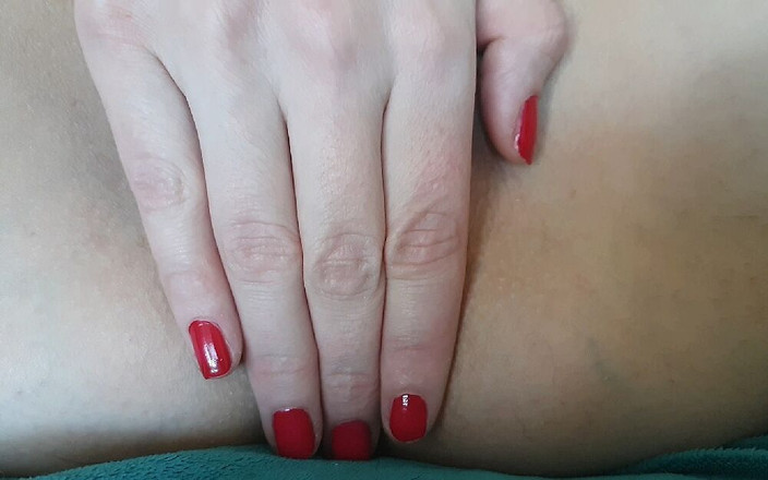 LillyMania: Gros plan sur ma chatte juteuse ;)