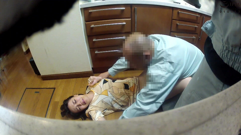 Raptor Inc: Donne mature sposate che si innamorano mentre i loro mariti...