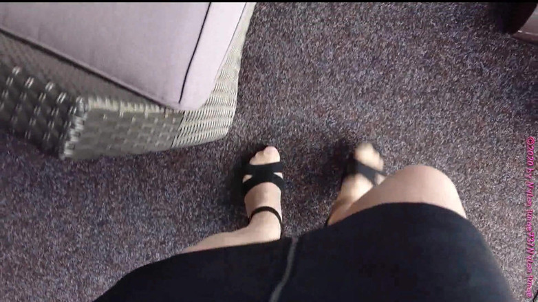 Carmen_Nylonjunge: 穿着高跟鞋的小步行