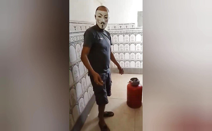 BBW LATINA: Saya pergi melawat jiran baru dan mendapati isteri jalangnya sangat...