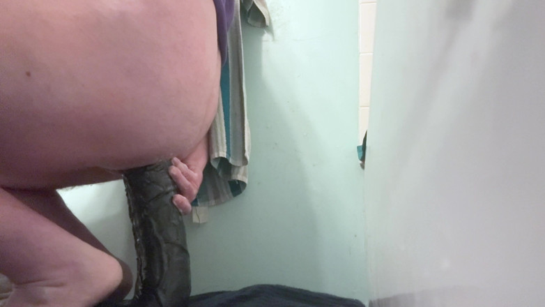 Charlieboy69: Training Whit My New 20 Inch Dildo