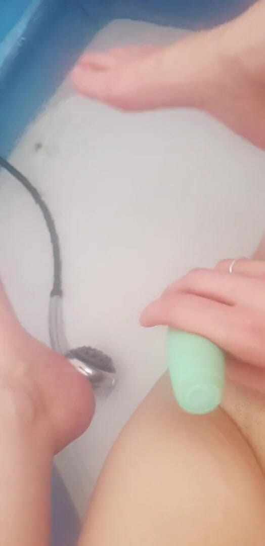 Wet and dirty: My pussy like playing
