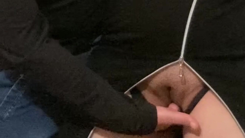 Niki studio: Pane bože! Penetrovaná Pod šaty v metru! Prsty cizince pod šaty