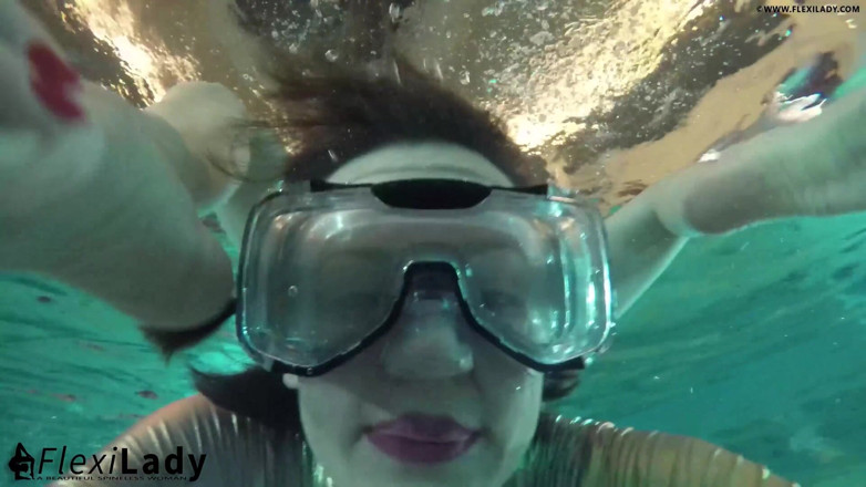 Flexilady: Underwater Dream