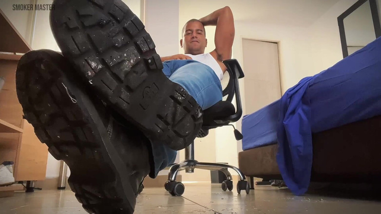 Smoker Master: 主人pppr指导靴子羞辱