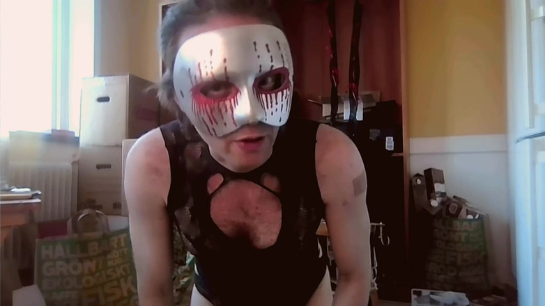 Oznob Oznofla: Sissyboy pokazuje swoją kolekcję zabawek erotycznych