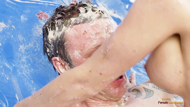 Erotic Female Domination: Cewek hot rambut pirang ini kesal banget sama bdsm, jadi...