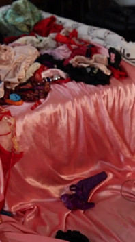 2310 - zusammenstellung - bekleideter sex, satin-dessous, blasen, zunge