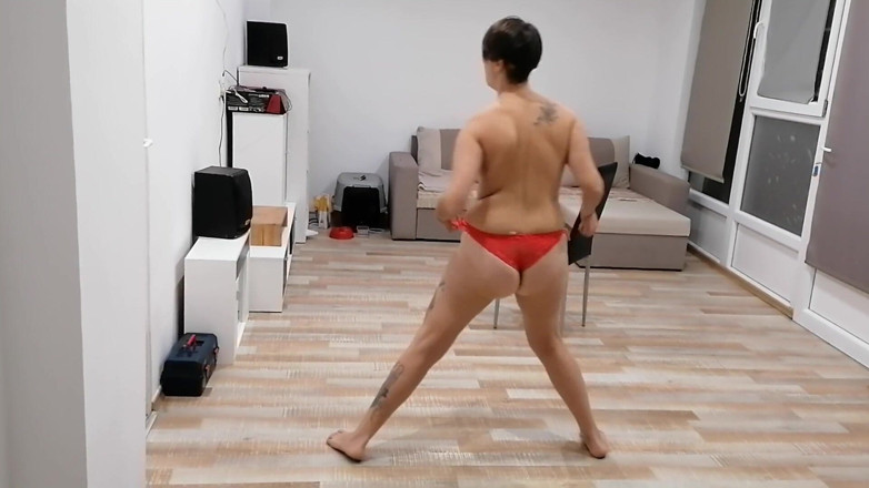 bekycarril: Beky's striptease