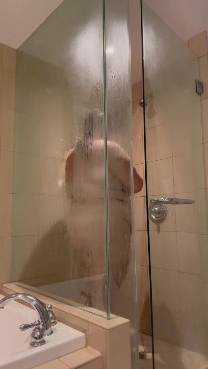 SofieeSoles: BBW Gets Wet in Shower