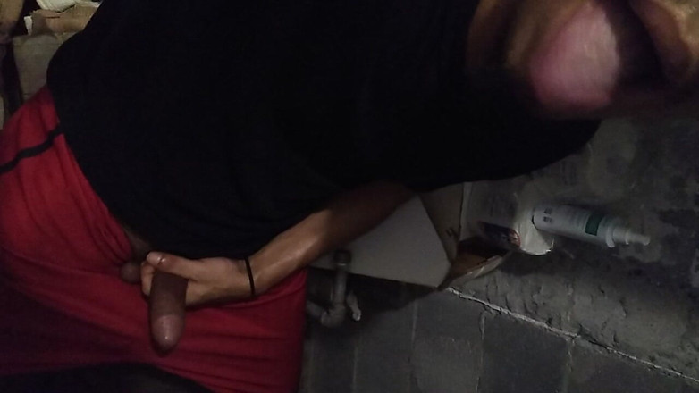 AlexAlejandro13: Ett halm på toaletten var nödvändigt. Du gillar det faktiskt...