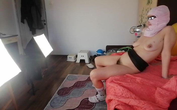 Mirsur: Amateur stiefmoeder doet aan yoga naakt, harig poesje, grote kont,...