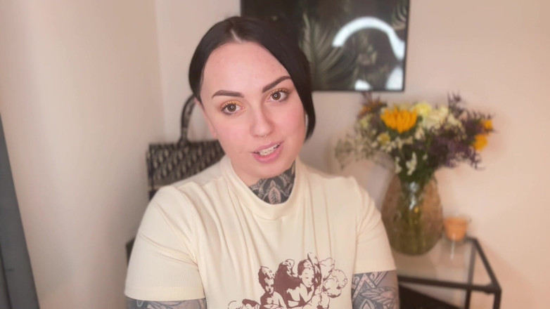 Miss Valentina: 내 후장을 청소해