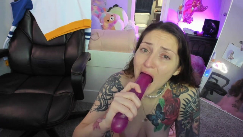 Twerking Elle: Playing in All My Holes