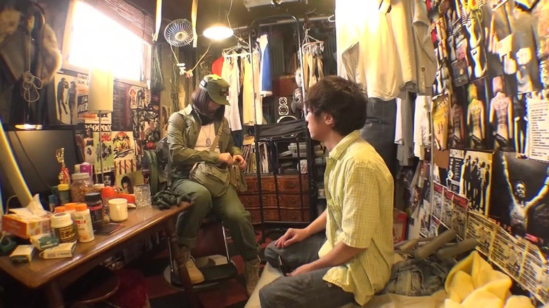 Raptor Inc: 170cm 높이의 흰색 부드러운 피부의 육군 여성