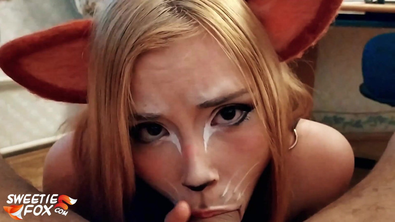 Sweetie Fox: Hatun tilki takım elbiseli oyundan sonra derin sakso çekiyor ve ağzına...